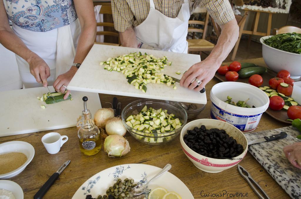 Mas Des Figues: Provençal With Pool And Organic Cuisine 4*