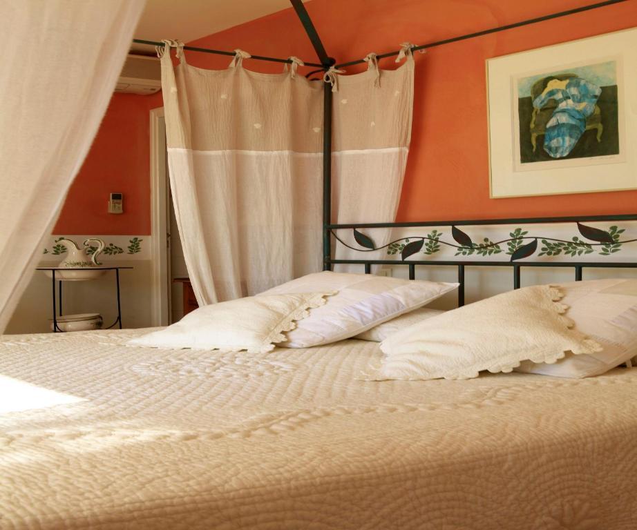 Mas Des Figues: Provençal With Pool And Organic Cuisine Saint-Remy-de-Provence