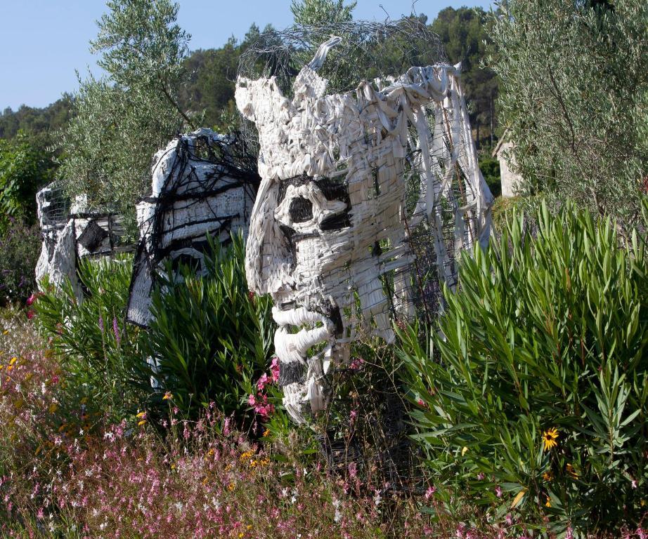 Mas Des Figues: Provençal With Pool And Organic Cuisine Bed & Breakfast Saint-Remy-de-Provence